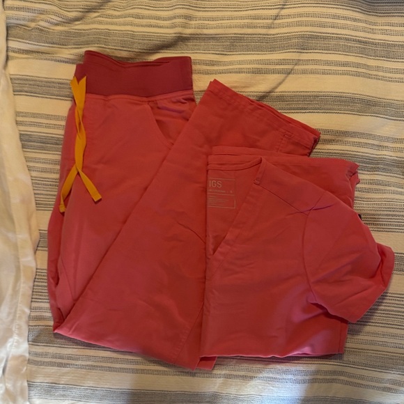 FIGS Scrub Set - Picture 2 of 4